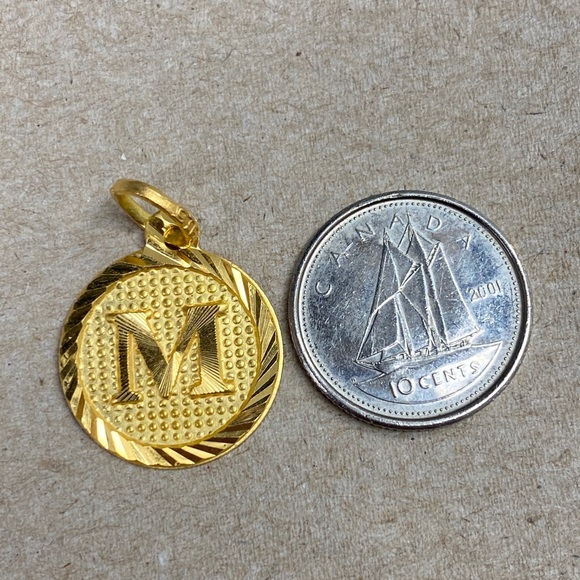 22k Gold "M" Pendant - Picture 4 of 4